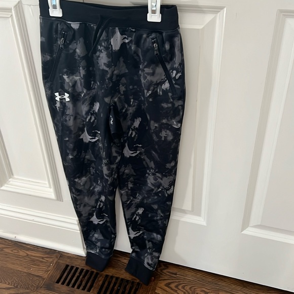 under armor size YMD loose fitting athletic joggers - Picture 2 of 7